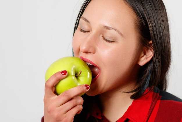 Как справиться с аллергией на яблоки: диета и медицинские методы